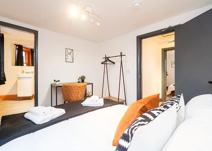 Spacious 6 Ensuite Bedroom House In Central London