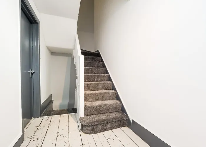 Spacious 6 Ensuite Bedroom House In Central London