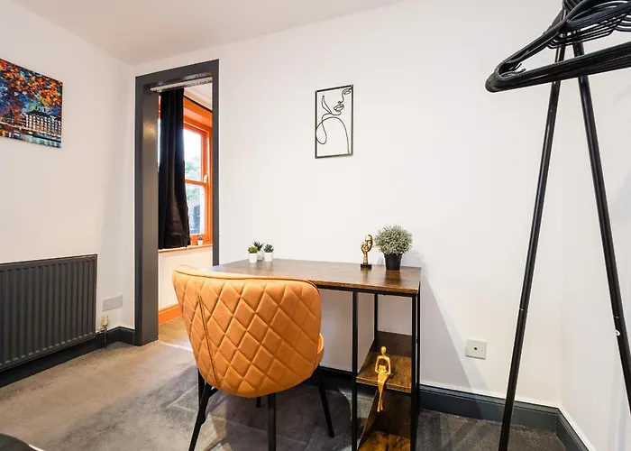 Spacious 6 Ensuite Bedroom House In Central London