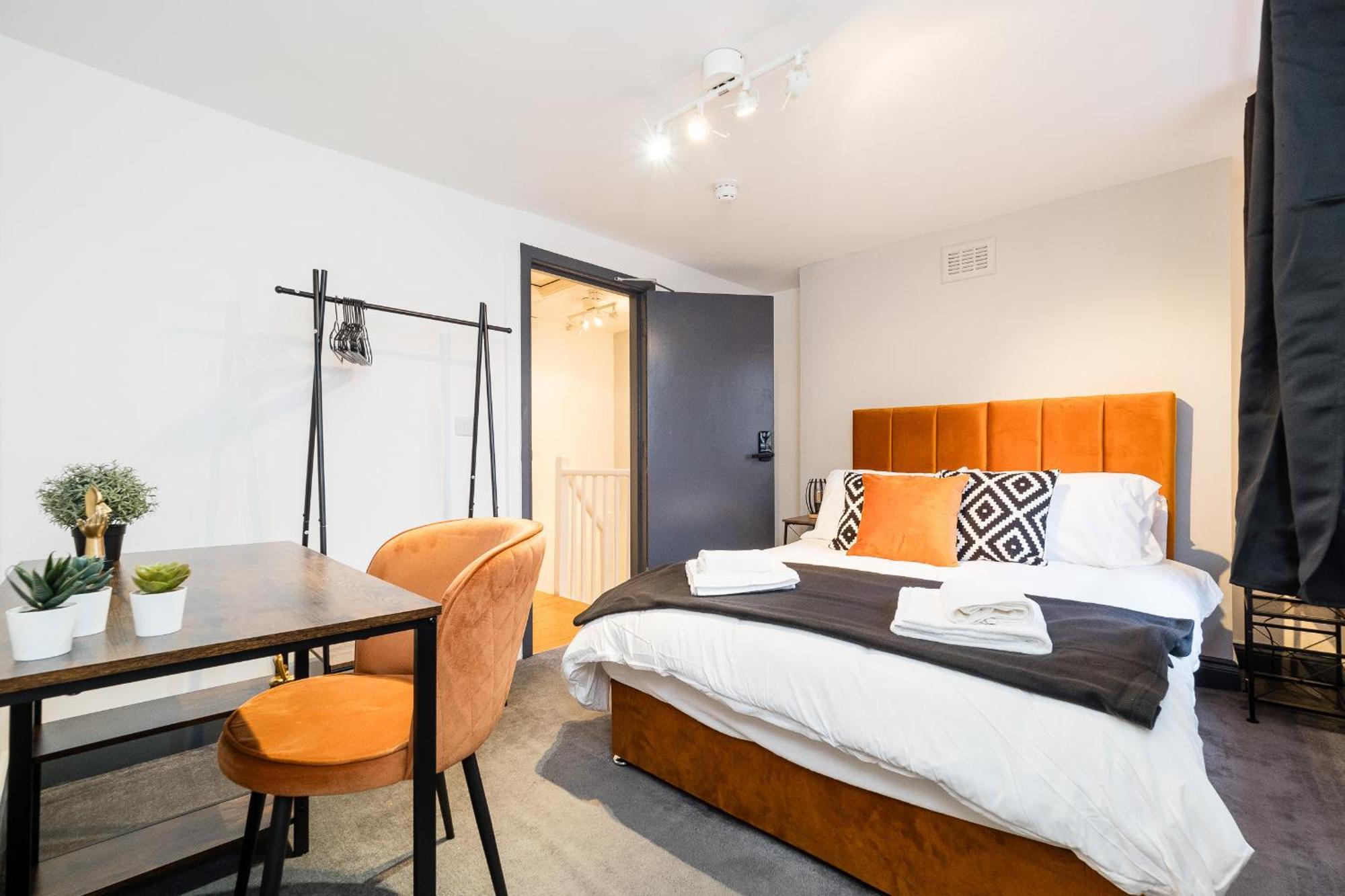 Дом отдыха Spacious 6 Ensuite Bedroom House In