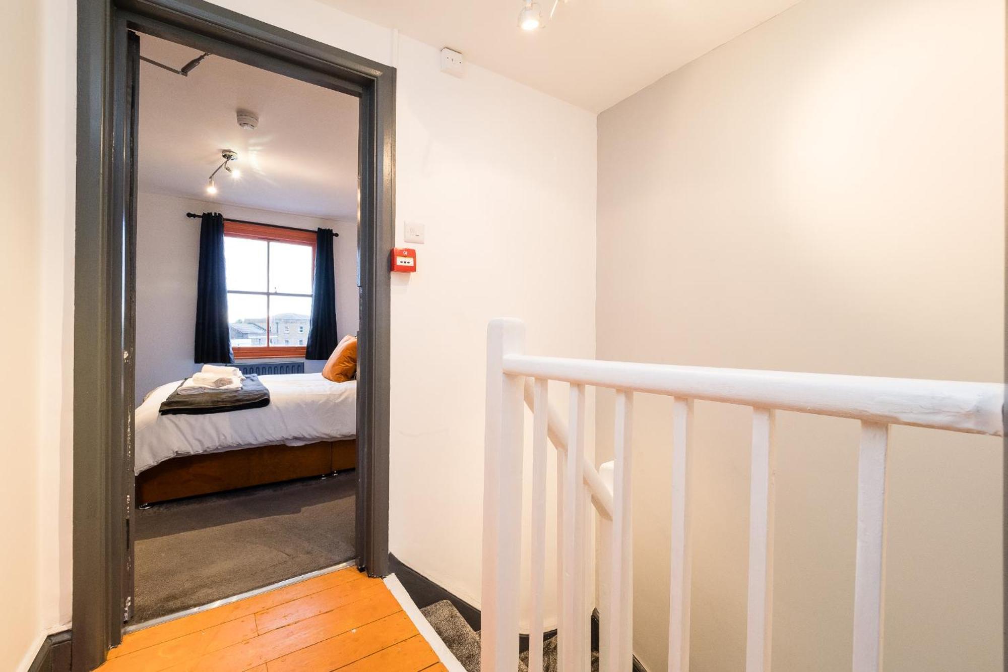 Spacious 6 Ensuite Bedroom House In * Лондон