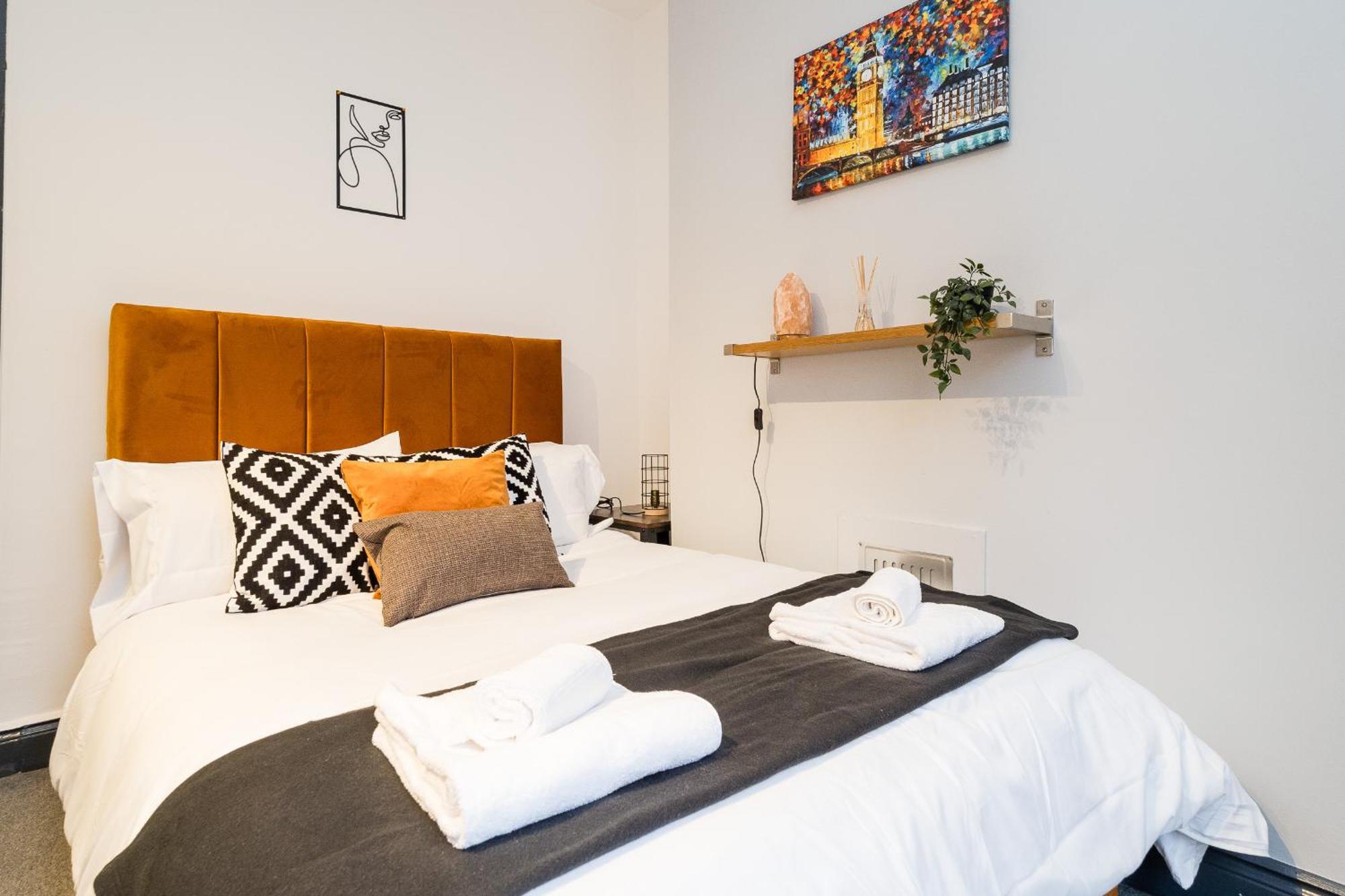 Spacious 6 Ensuite Bedroom House In * Лондон