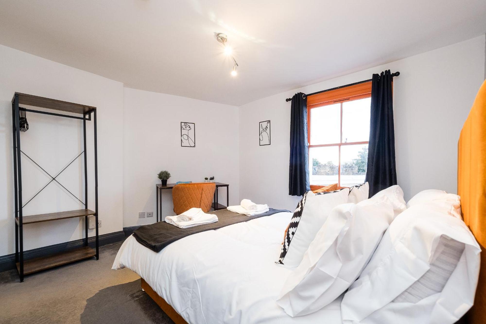 Spacious 6 Ensuite Bedroom House In Дом отдыха *
