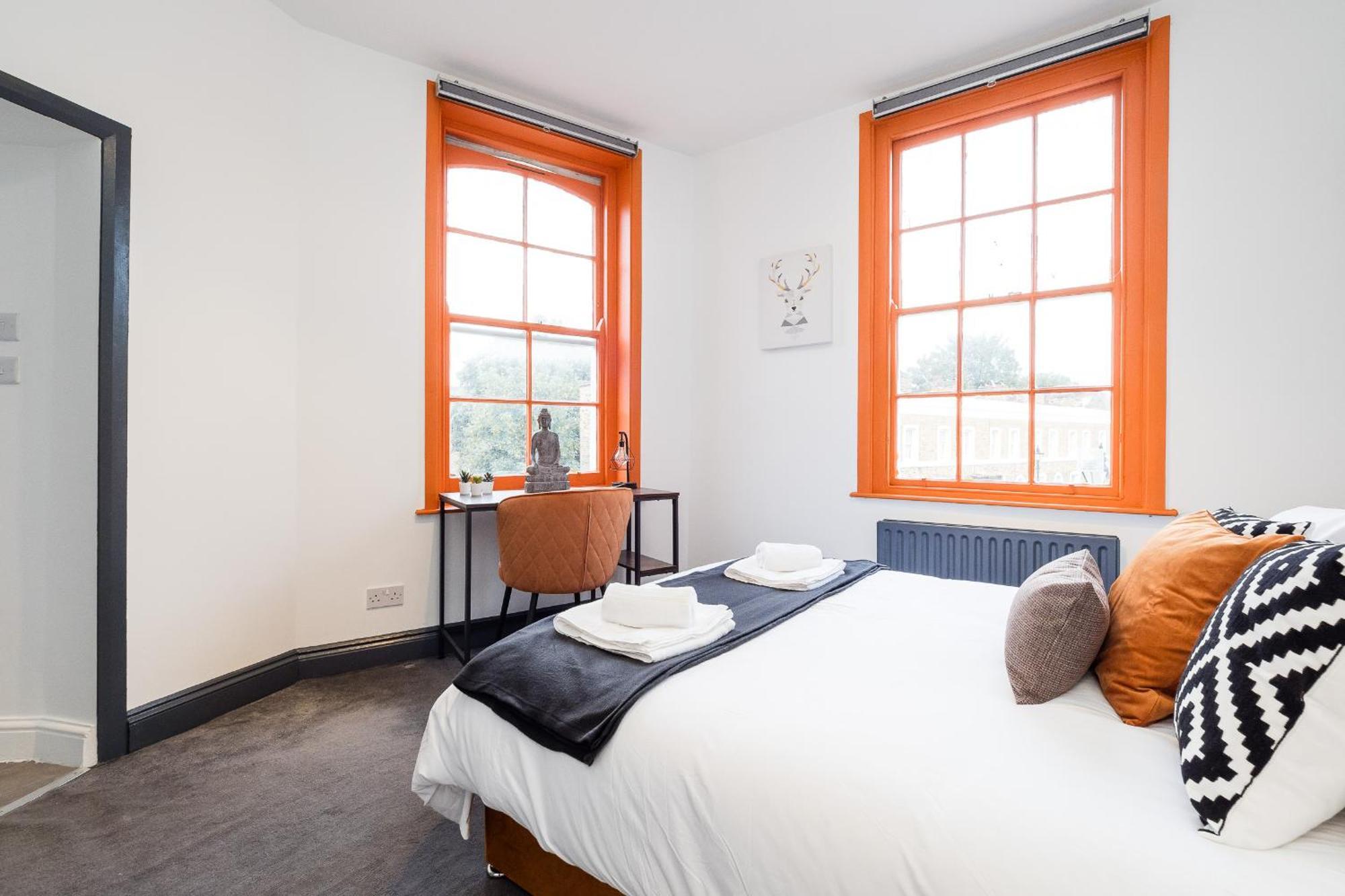 Дом отдыха Spacious 6 Ensuite Bedroom House In Лондон