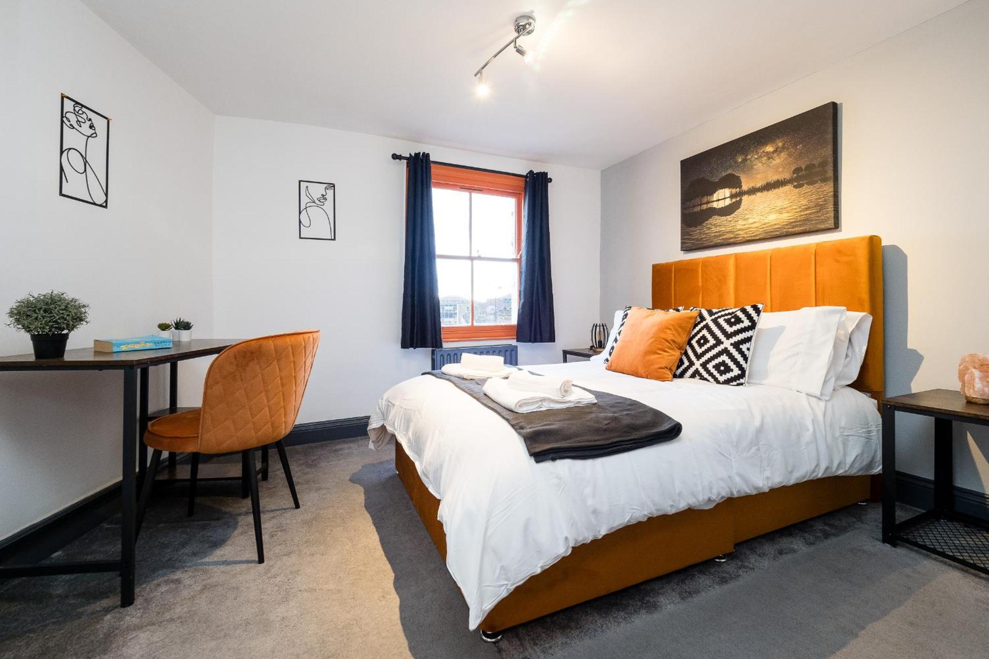 Spacious 6 Ensuite Bedroom House In Лондон
