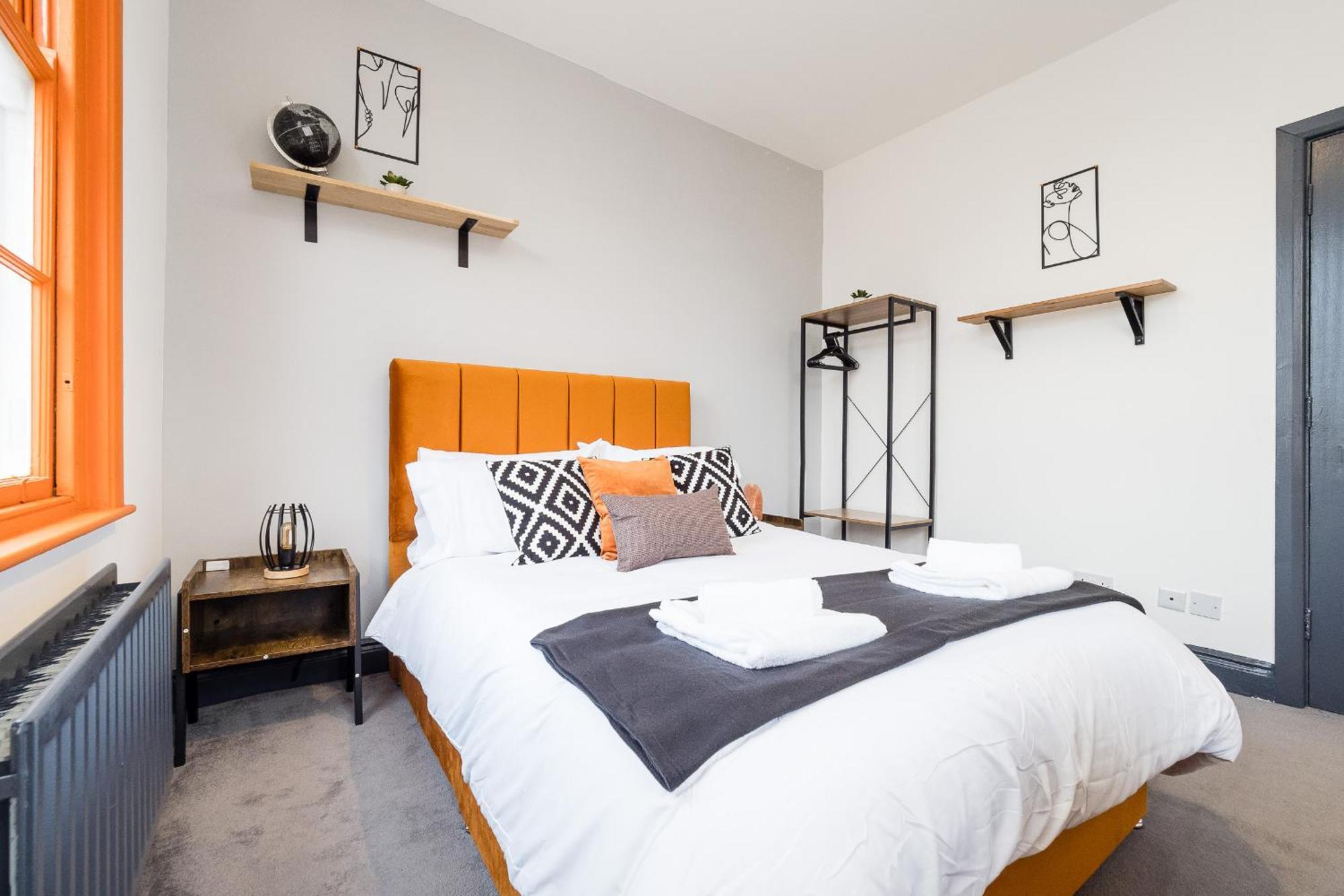 Spacious 6 Ensuite Bedroom House In * Лондон