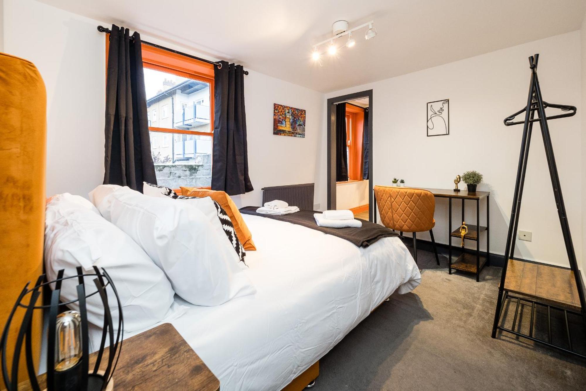 Spacious 6 Ensuite Bedroom House In Дом отдыха