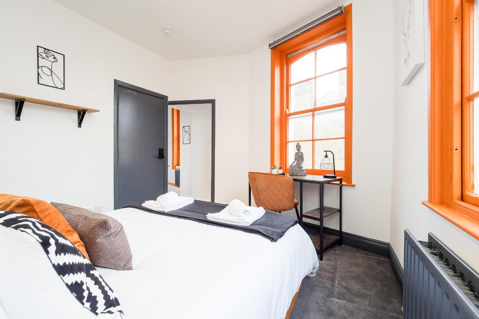 Дом отдыха Spacious 6 Ensuite Bedroom House In Лондон