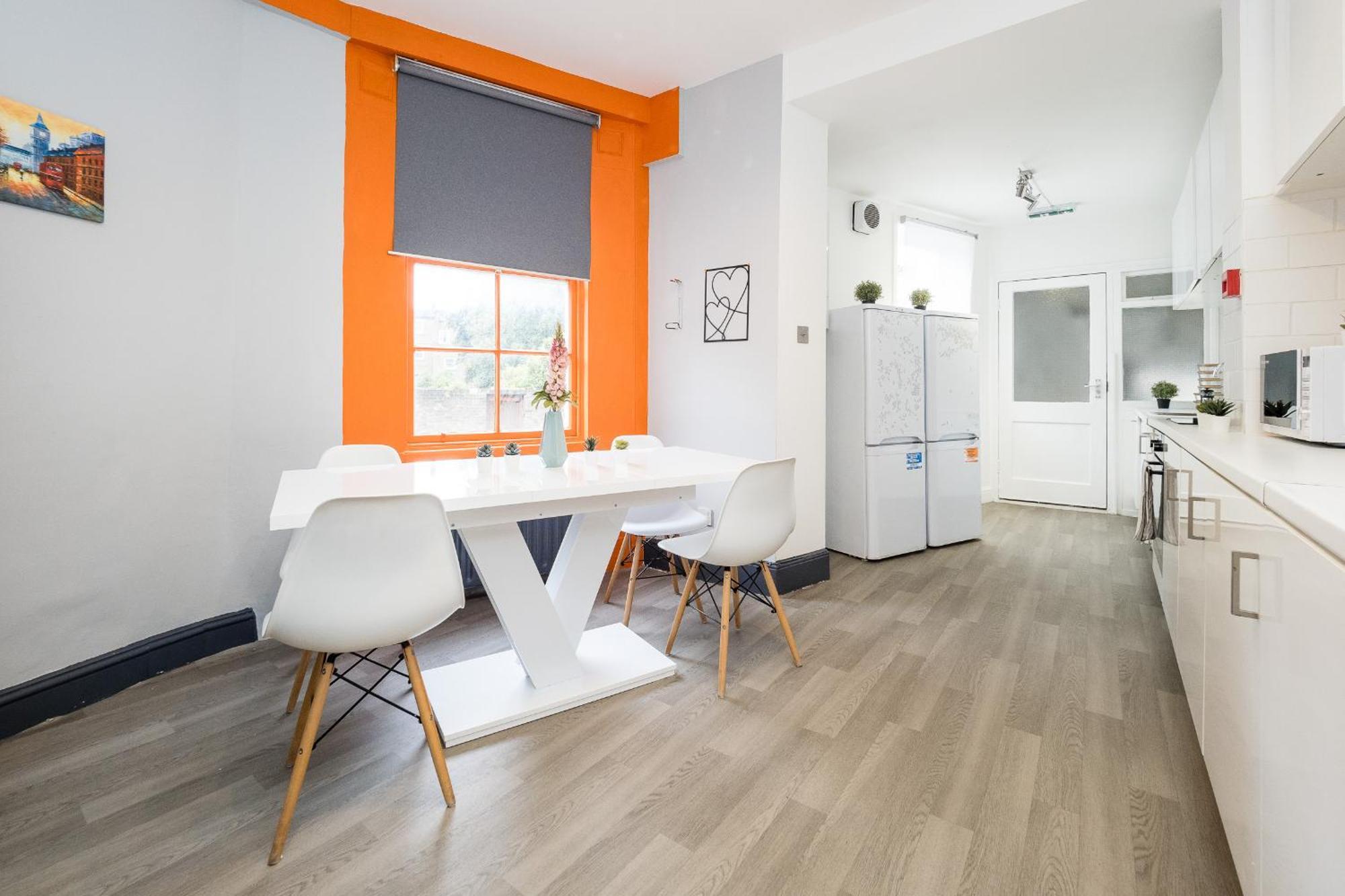 Spacious 6 Ensuite Bedroom House In Дом отдыха