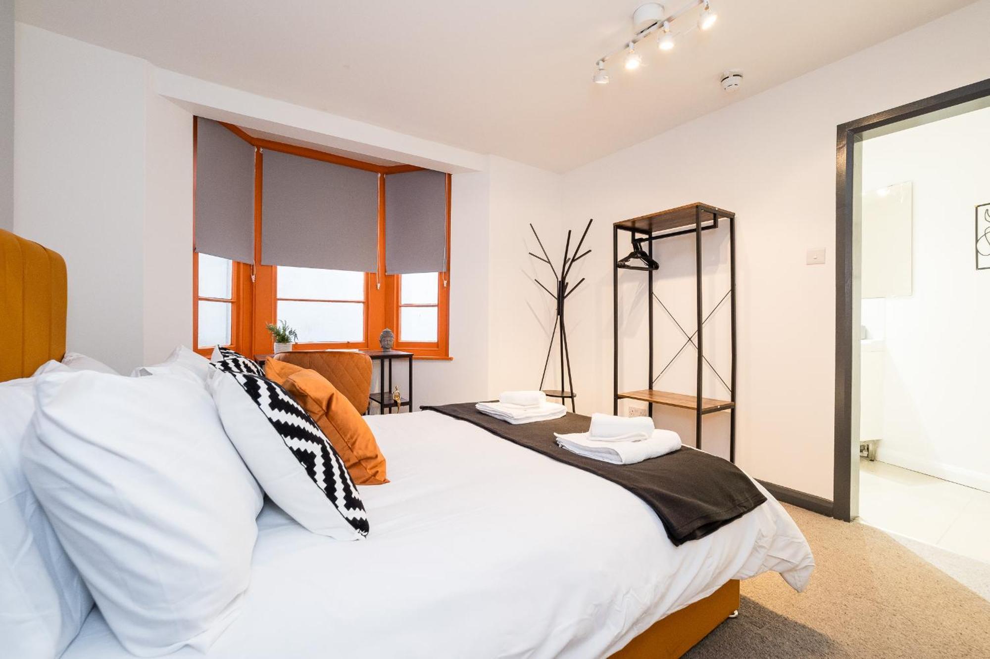 Дом отдыха Spacious 6 Ensuite Bedroom House In *
