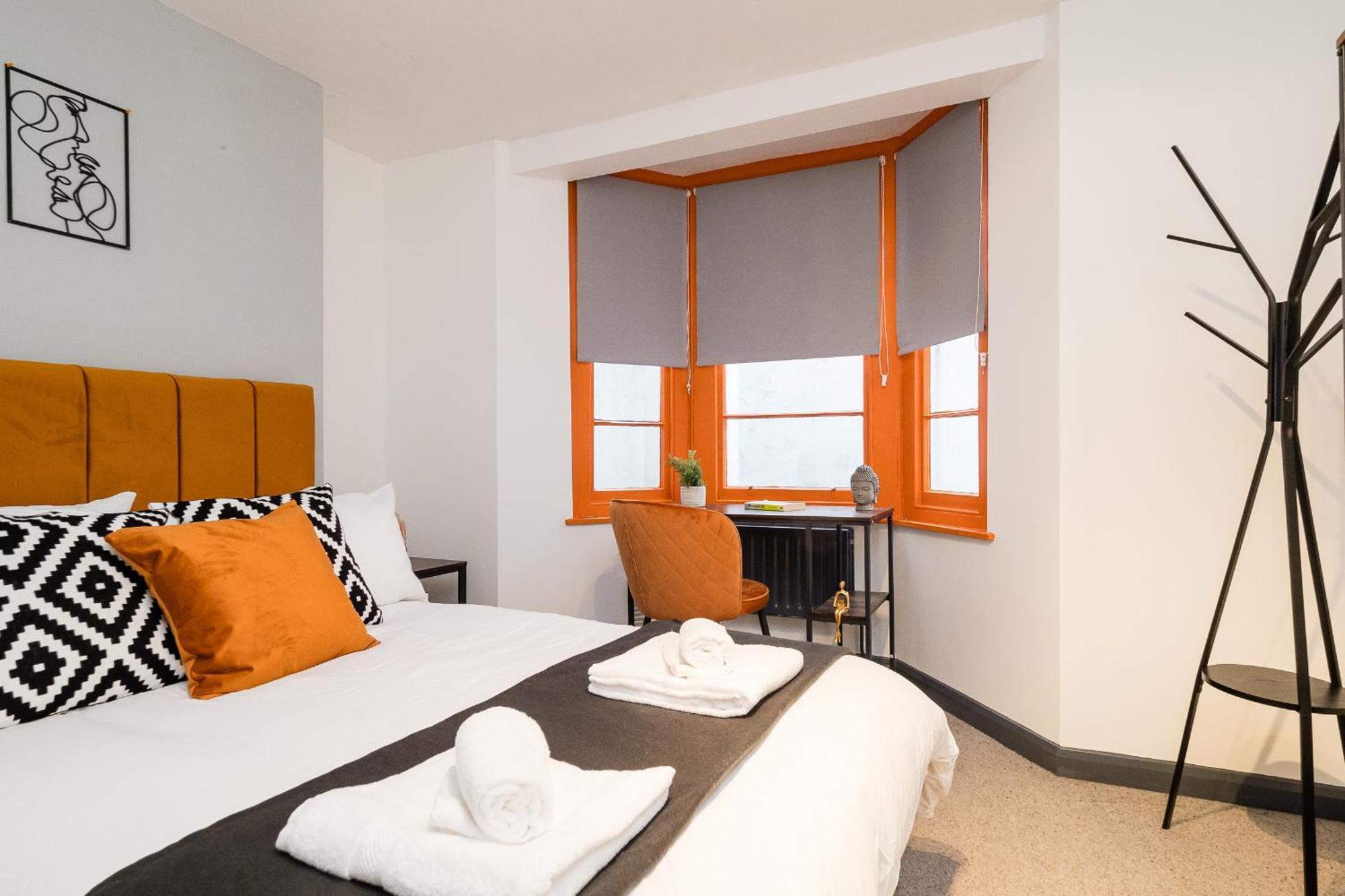 Spacious 6 Ensuite Bedroom House In Дом отдыха *